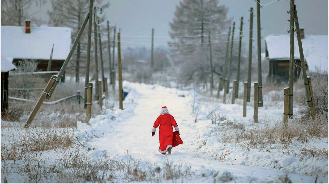 2015 года уходящий. Деревня зимой. Зима Мороз деревня. Новый год в деревне. Деревня в снегу.